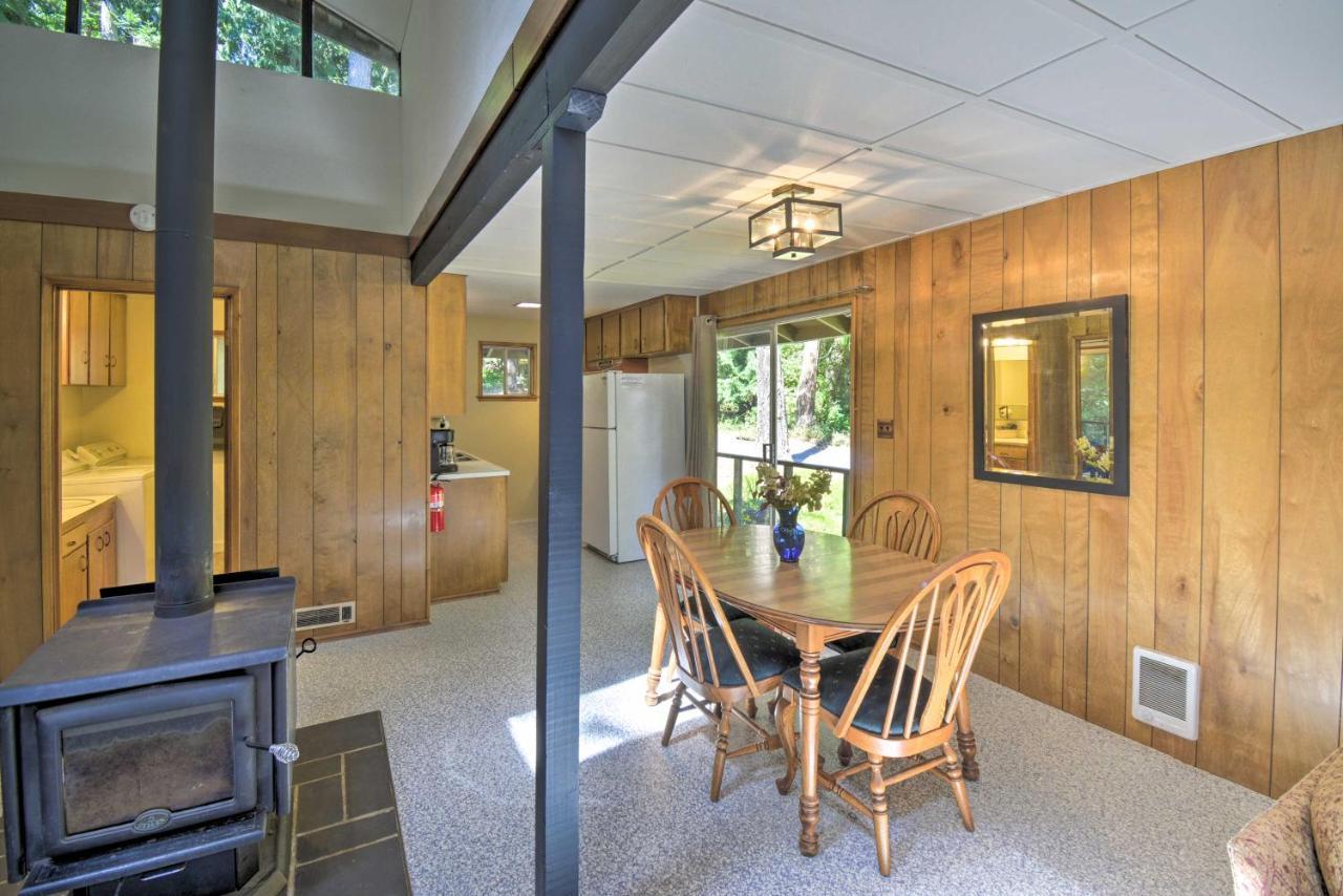 Japanese Teahouse With Wraparound Deck And Garden View Sequim Exterior photo